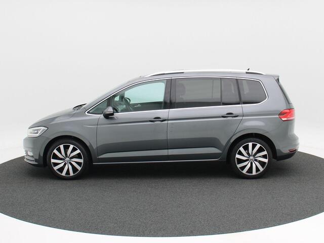 Volkswagen TOURAN 1.5 TSi 150 Pk Automaat Highline 7 Persoons | Leder | Panoramadak | Trekhaak | Full LED | Camera | Navigatie | 77.148 Km!!