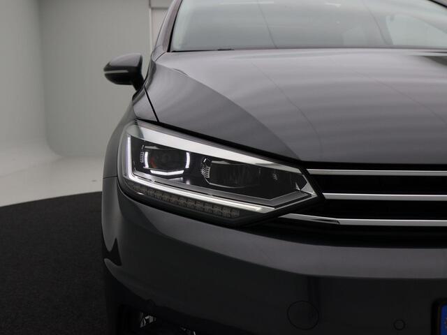 Volkswagen TOURAN 1.5 TSi 150 Pk Automaat Highline 7 Persoons | Leder | Panoramadak | Trekhaak | Full LED | Camera | Navigatie | 77.148 Km!!