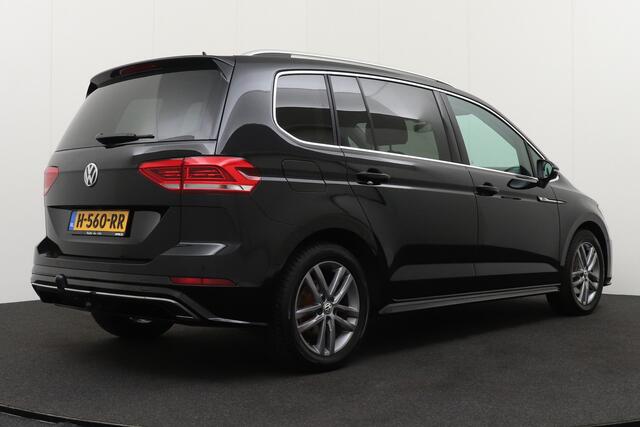 Volkswagen TOURAN 1.5 TSI Aut. R-Line 7-pers Trekhaak Pano-dak Carplay Adapt. Cruise