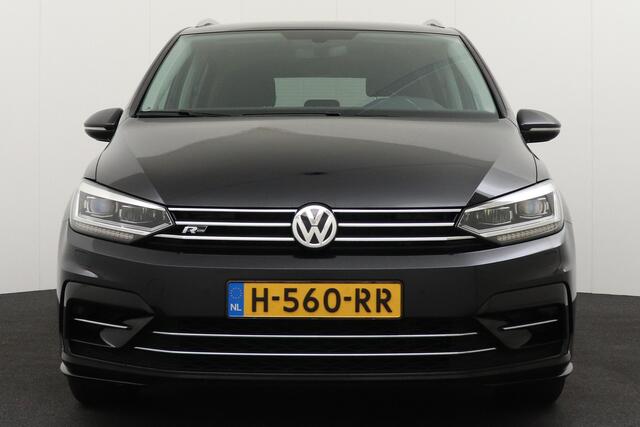 Volkswagen TOURAN 1.5 TSI Aut. R-Line 7-pers Trekhaak Pano-dak Carplay Adapt. Cruise