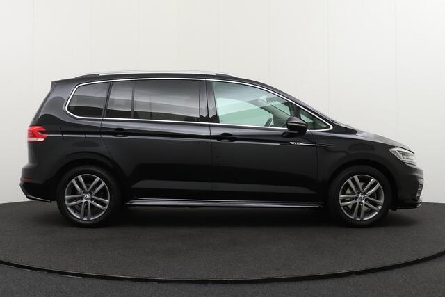 Volkswagen TOURAN 1.5 TSI Aut. R-Line 7-pers Trekhaak Pano-dak Carplay Adapt. Cruise