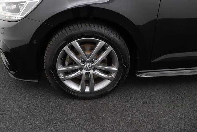 Volkswagen TOURAN 1.5 TSI Aut. R-Line 7-pers Trekhaak Pano-dak Carplay Adapt. Cruise