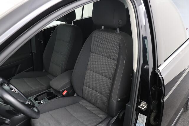 Volkswagen TOURAN 1.5 TSI Aut. R-Line 7-pers Trekhaak Pano-dak Carplay Adapt. Cruise