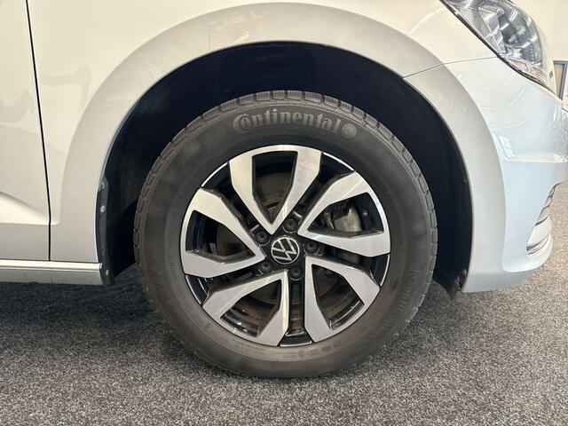 Volkswagen TOURAN 1.5 TSI Highline 7p | ADAPTIVE CRUISE | PDC V EN A | NAVI | LMV