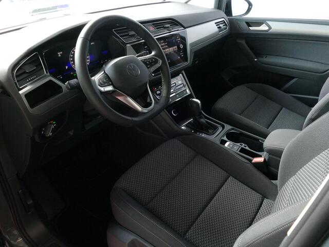 Volkswagen TOURAN 1.5 TSI 150PK NIEUWE AUTO! 7P CARPLAY NAVI CAMERA LED ELEK.KLEP VIR.COCKPIT DODE.HOEK DET. STOELVERW KEYLESS 7P 7PERS 11/2024 "Volkswagen rijden begint bij Topautos.nl - 75 topmodellen direct op voorraad!"