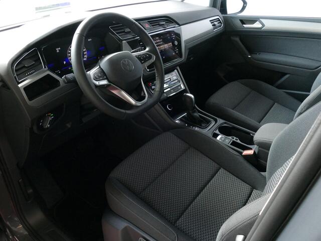 Volkswagen TOURAN 1.5 TSI 150PK NIEUWE AUTO! 7P CARPLAY NAVI CAMERA LED ELEK.KLEP VIR.COCKPIT DODE.HOEK DET. STOELVERW KEYLESS 7P 7PERS 11/2024 "Volkswagen rijden begint bij Topautos.nl - 75 topmodellen direct op voorraad!"