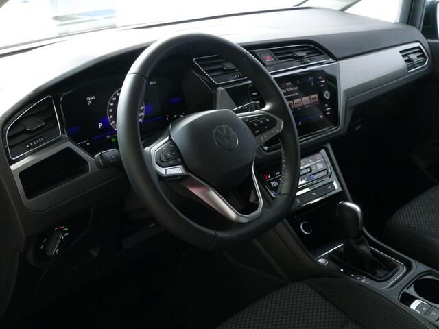 Volkswagen TOURAN 1.5 TSI 150PK NIEUWE AUTO! 7P CARPLAY NAVI CAMERA LED ELEK.KLEP VIR.COCKPIT DODE.HOEK DET. STOELVERW KEYLESS 7P 7PERS 11/2024 "Volkswagen rijden begint bij Topautos.nl - 75 topmodellen direct op voorraad!"