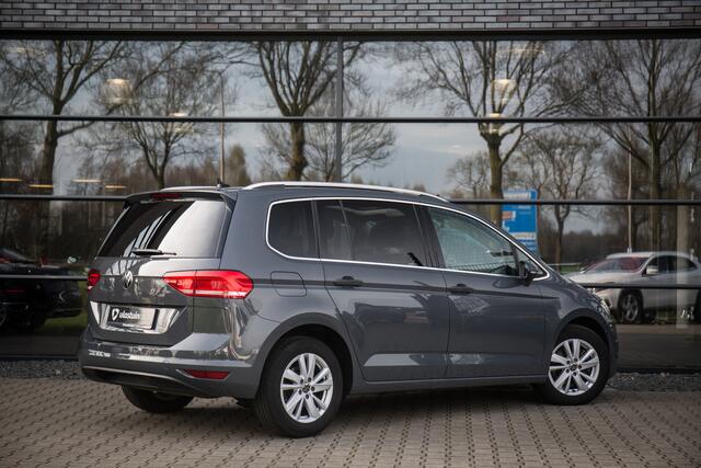 Volkswagen TOURAN 1.5 TSI Highline 7p , Pano dak, Trekhaak, Adap. cruise,