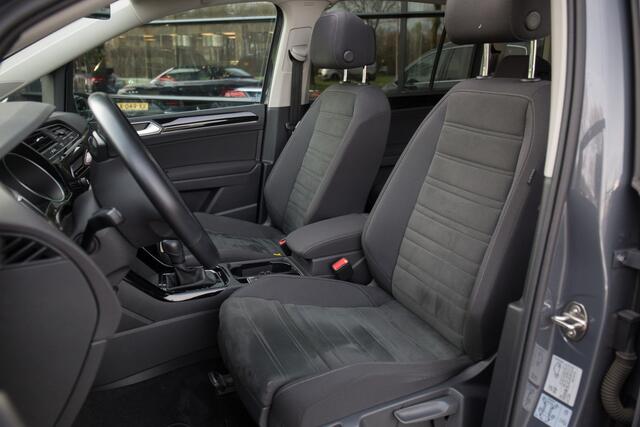 Volkswagen TOURAN 1.5 TSI Highline 7p , Pano dak, Trekhaak, Adap. cruise,