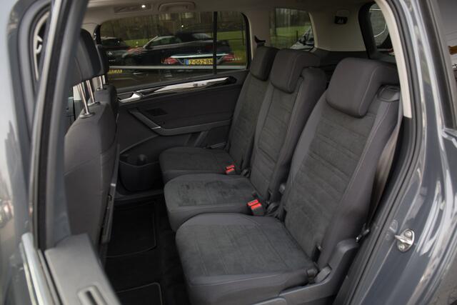 Volkswagen TOURAN 1.5 TSI Highline 7p , Pano dak, Trekhaak, Adap. cruise,