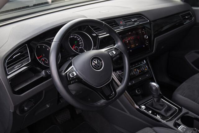 Volkswagen TOURAN 1.5 TSI Highline 7p , Pano dak, Trekhaak, Adap. cruise,