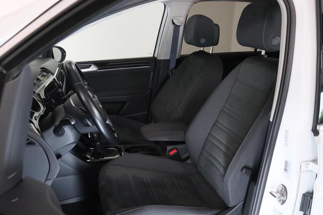 Volkswagen TOURAN 1.5 TSI Highline Business R-line, 7-Persoons, trekhaak, Panoramadak, Navigatie, Led, ACC, Automaat,