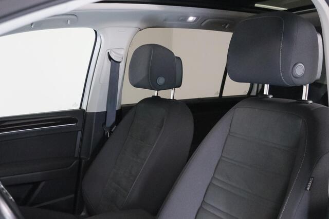 Volkswagen TOURAN 1.5 TSI Highline Business R-line, 7-Persoons, trekhaak, Panoramadak, Navigatie, Led, ACC, Automaat,