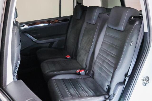 Volkswagen TOURAN 1.5 TSI Highline Business R-line, 7-Persoons, trekhaak, Panoramadak, Navigatie, Led, ACC, Automaat,