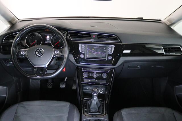 Volkswagen TOURAN 1.2 TSI Highline 7-Persoons, DAB, Navigatie, ACC, Elek Trekhaak