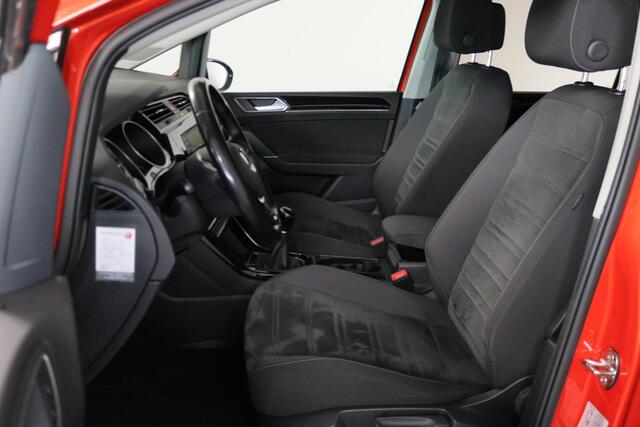 Volkswagen TOURAN 1.2 TSI Highline 7-Persoons, DAB, Navigatie, ACC, Elek Trekhaak