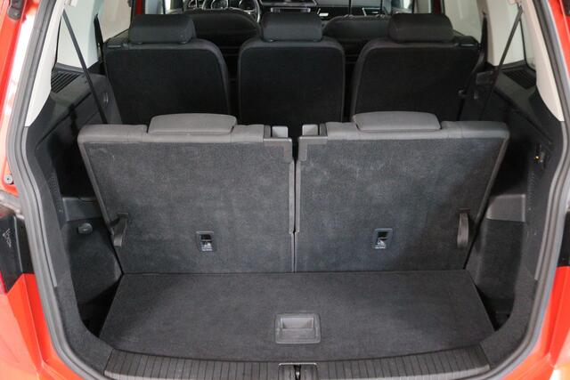 Volkswagen TOURAN 1.2 TSI Highline 7-Persoons, DAB, Navigatie, ACC, Elek Trekhaak