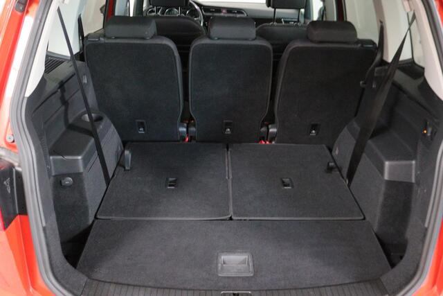 Volkswagen TOURAN 1.2 TSI Highline 7-Persoons, DAB, Navigatie, ACC, Elek Trekhaak