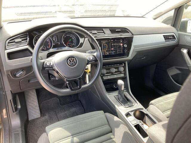 Volkswagen TOURAN 1.5 TSI Comfortline Business 7p · Navigatie · Parkeersensoren + camera · Stoelverwarming