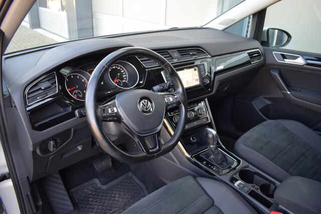 Volkswagen TOURAN 1.8 TSI Highline Business R 7p Panodak | ACC | trekhaak | Camera