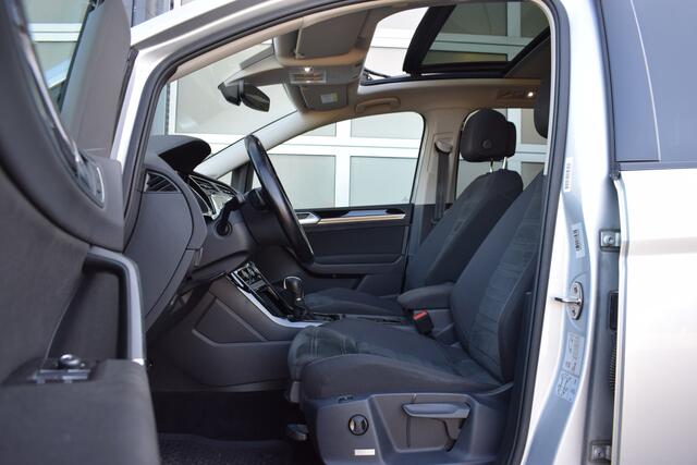 Volkswagen TOURAN 1.8 TSI Highline Business R 7p Panodak | ACC | trekhaak | Camera