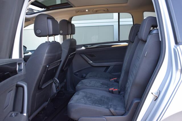 Volkswagen TOURAN 1.8 TSI Highline Business R 7p Panodak | ACC | trekhaak | Camera