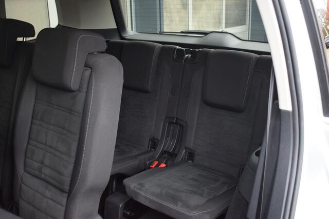 Volkswagen TOURAN 1.8 TSI Highline Business R 7p Panodak | ACC | trekhaak | Camera