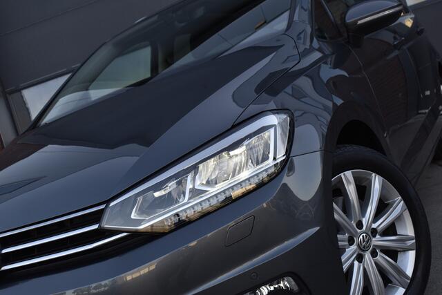 Volkswagen TOURAN 1.5 TSI Highline 7p Dsg Pano - Trekhaak - Carplay - Camera