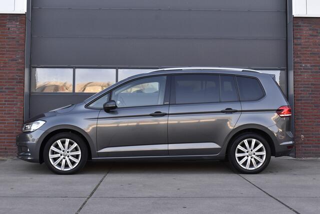 Volkswagen TOURAN 1.5 TSI Highline 7p Dsg Pano - Trekhaak - Carplay - Camera