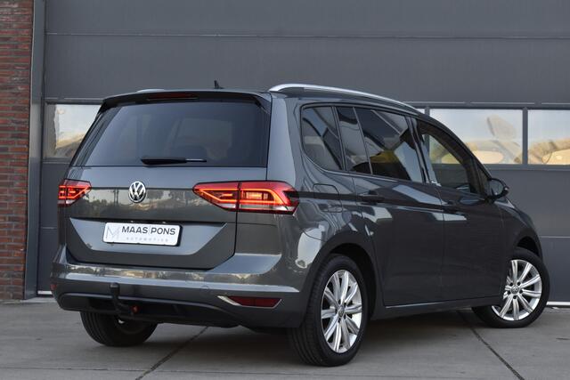 Volkswagen TOURAN 1.5 TSI Highline 7p Dsg Pano - Trekhaak - Carplay - Camera