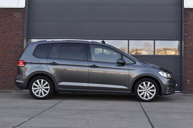 Volkswagen TOURAN 1.5 TSI Highline 7p Dsg Pano - Trekhaak - Carplay - Camera