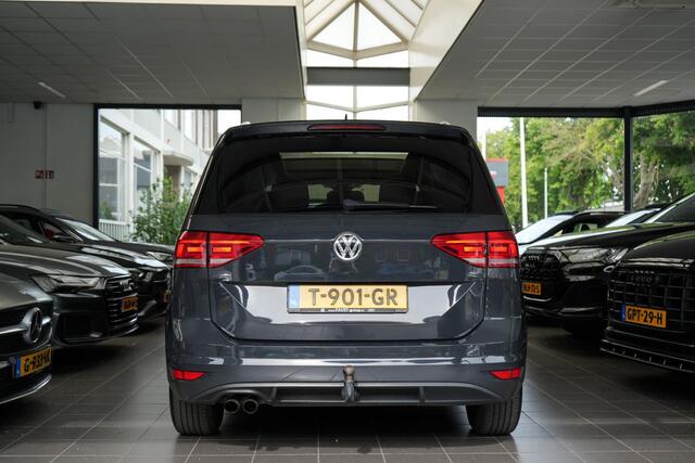 Volkswagen TOURAN 1.4 TSI Highline Edition R 7p | PANO | TREKHAAK | SENSOREN