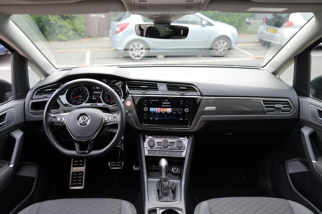 Volkswagen TOURAN 1.4 TSI Highline Edition R 7p | PANO | TREKHAAK | SENSOREN