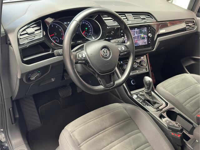 Volkswagen TOURAN 1.4 TSI Highline 7 persoons NAVIGATIE ADAPTIVE CRUISE CONTROL CLIMATE CONTROL BLUETOOTH TELEFOON MEDIA VOORBEREIDING ACHTERUITRIJCAMERA TREKHAAK ZEER MOOI !! 3010