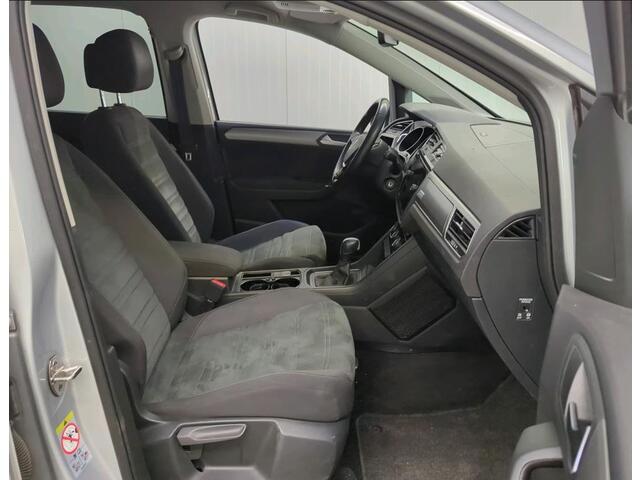 Volkswagen TOURAN 2.0 TDI Automaat Comfort-Business / Trekhaak / Navigatie / Pdc+Camera / Airco-ecc./ Stoel verwarming /