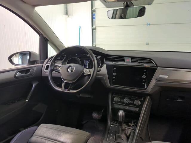 Volkswagen TOURAN 2.0 TDI Automaat Comfort-Business / Trekhaak / Navigatie / Pdc+Camera / Airco-ecc./ Stoel verwarming /