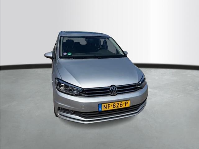 Volkswagen TOURAN 1.2 TSI 110pk Connected Series 7 Persoons / Panoramadak / LED / Trekhaak
