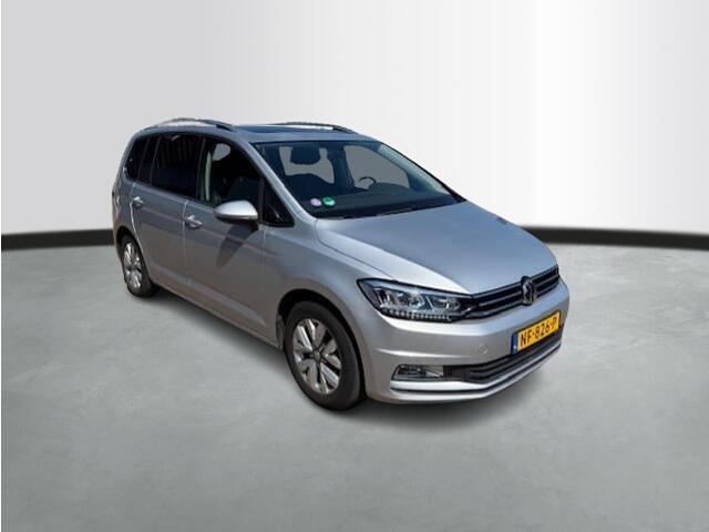 Volkswagen TOURAN 1.2 TSI 110pk Connected Series 7 Persoons / Panoramadak / LED / Trekhaak