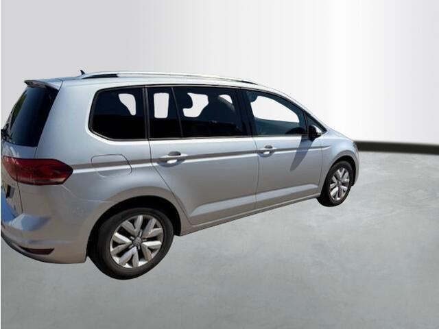 Volkswagen TOURAN 1.2 TSI 110pk Connected Series 7 Persoons / Panoramadak / LED / Trekhaak