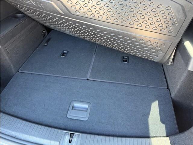 Volkswagen TOURAN 1.2 TSI 110pk Connected Series 7 Persoons / Panoramadak / LED / Trekhaak