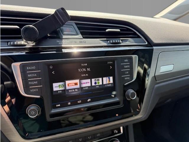 Volkswagen TOURAN 1.2 TSI 110pk Connected Series 7 Persoons / Panoramadak / LED / Trekhaak