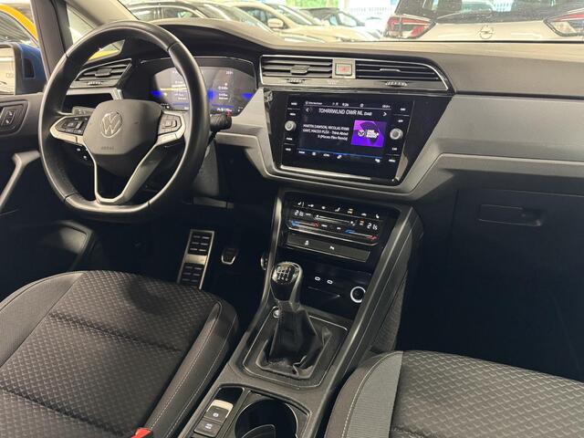 Volkswagen TOURAN 1.5 TSI Active 7p | ACC | Clima | Cruise | Navi | Carplay | Stoelverwarming | Dodehoek detectie | ( Vestiging - Nieuwegein )