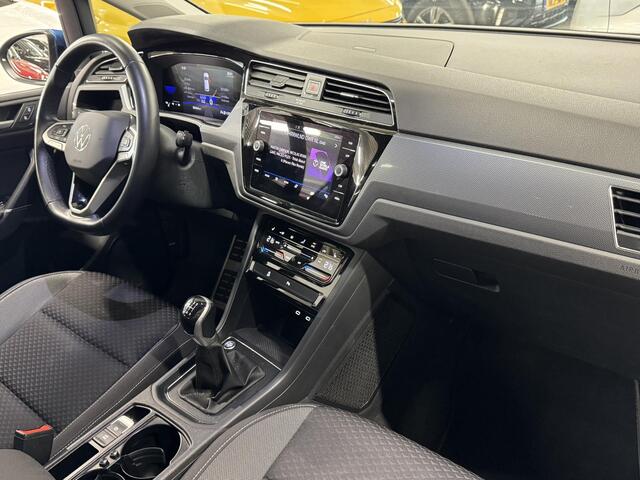 Volkswagen TOURAN 1.5 TSI Active 7p | ACC | Clima | Cruise | Navi | Carplay | Stoelverwarming | Dodehoek detectie | ( Vestiging - Nieuwegein )