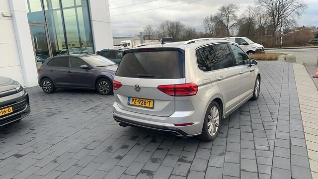 Volkswagen TOURAN 1.4 TSI 150pk Highline Business R 7persoons DSG / Navigatie / Stoelverwarming / LED