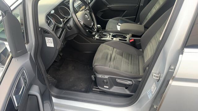 Volkswagen TOURAN 1.4 TSI 150pk Highline Business R 7persoons DSG / Navigatie / Stoelverwarming / LED