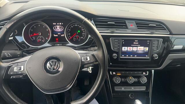 Volkswagen TOURAN 1.4 TSI 150pk Highline Business R 7persoons DSG / Navigatie / Stoelverwarming / LED
