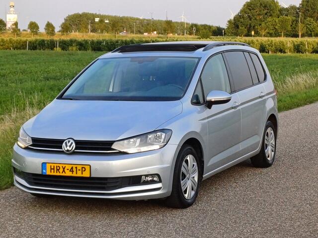 Volkswagen TOURAN 1.5 TSI Comfortline 7 Pers. /Pano/Trekh./Navi/CarPlay/Ad Cruise/