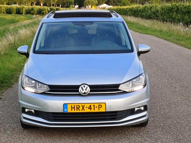 Volkswagen TOURAN 1.5 TSI Comfortline 7 Pers. /Pano/Trekh./Navi/CarPlay/Ad Cruise/