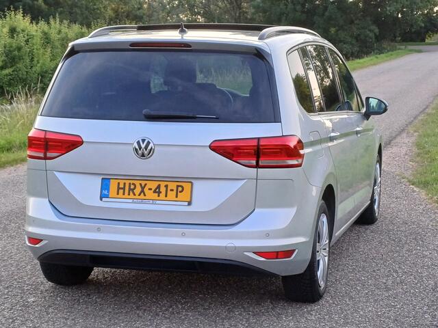 Volkswagen TOURAN 1.5 TSI Comfortline 7 Pers. /Pano/Trekh./Navi/CarPlay/Ad Cruise/