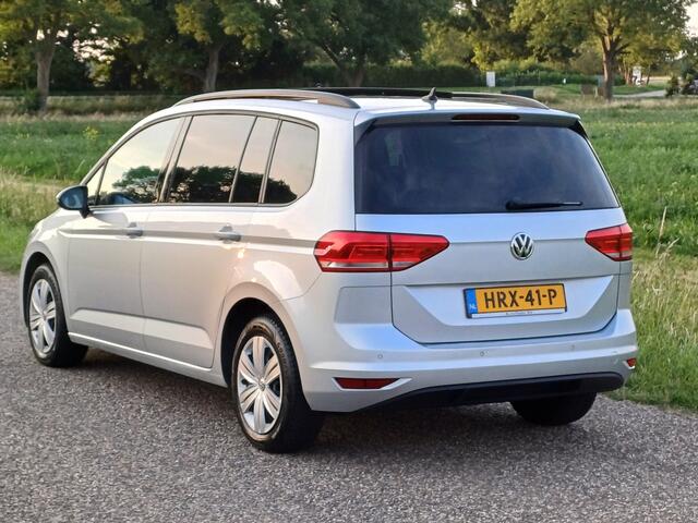 Volkswagen TOURAN 1.5 TSI Comfortline 7 Pers. /Pano/Trekh./Navi/CarPlay/Ad Cruise/
